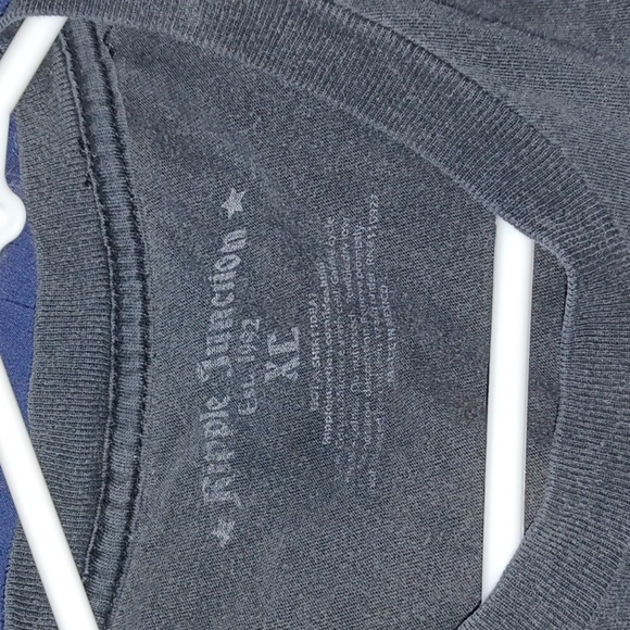 💙🌺Black Graphic Tee with Skull Design The Goonies - Picture 8 of 9